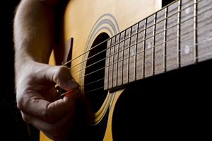 On Aug. 8, country music artist Ricky Lee will host a concert to benefit veterans.